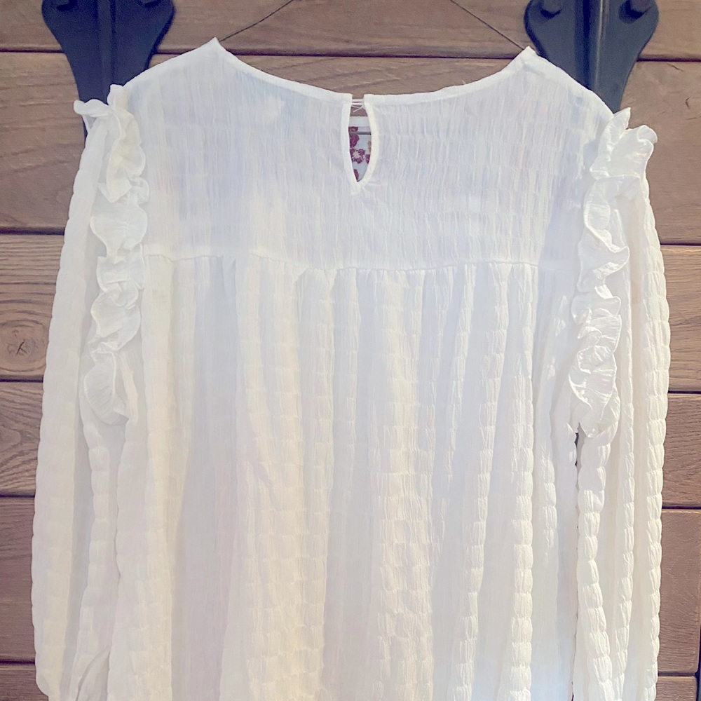 Long sleeve white blouse, floral embroidery across the top 25 L sleeve 19 W 20.